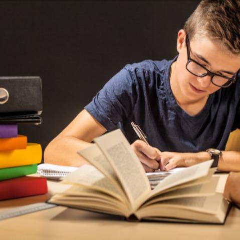 Imagem do grupo estudando pro enem